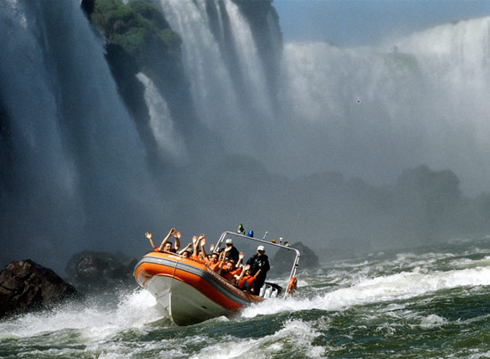 http://www.rinosturismo.com/wp-content/uploads/2017/01/sitios-turisticos-foz-iguazu-cataratas.jpg